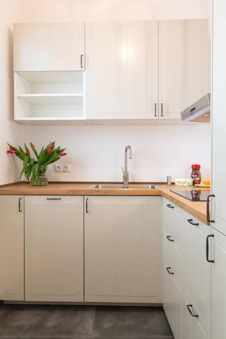 Royal Route Apartment Fully Equipped Краков Экстерьер фото